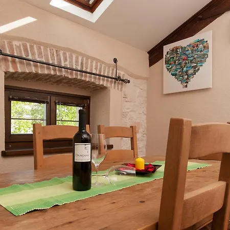 Guest house Partizanska 3*
